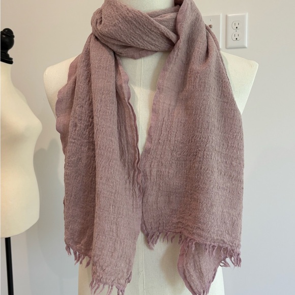 Elegant Wool Mauve Scarf - Picture 4 of 7